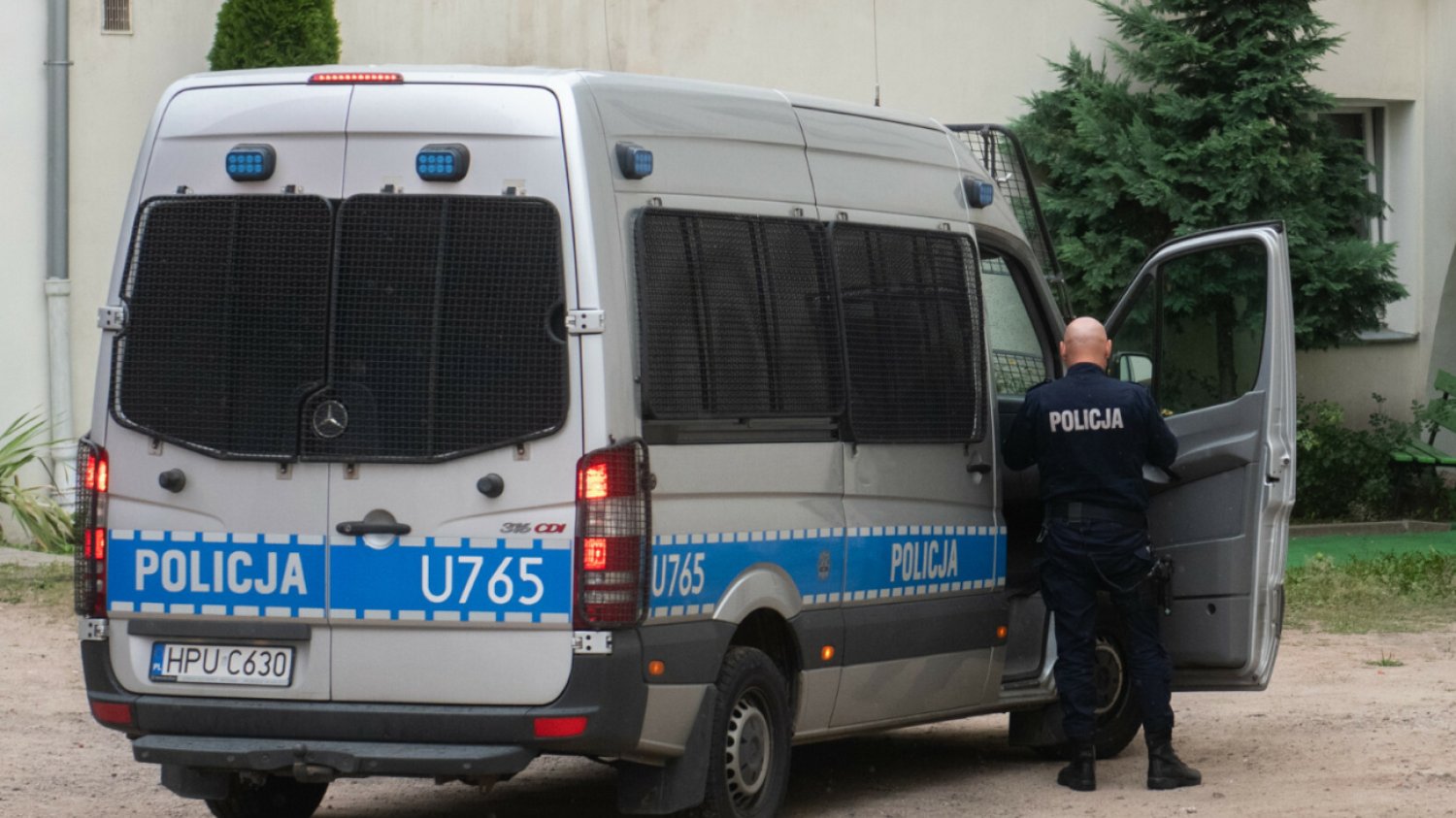 Ciało młodego chłopaka w mieszkaniu księdza w Sosnowcu. Śledczy podają nowe fakty.