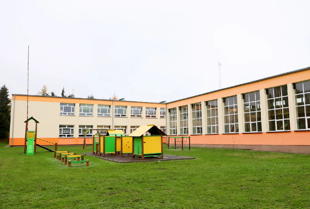 "Rakieta spadła 300 m od szkoły". Nowe głosy ws. tragedii w Przewodowie.
