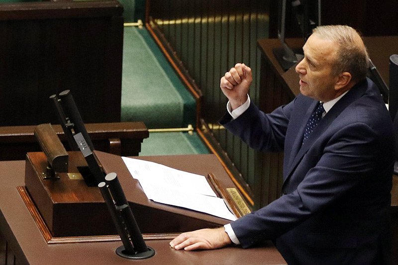 Przewodniczący PO Grzegorz Schetyna stracił nerwy po tym, co w Sejmie usłyszał od szefa MSWiA Mariusza Błaszczaka na temat nawałnic, które w sierpniu dotknęły Pomorze.