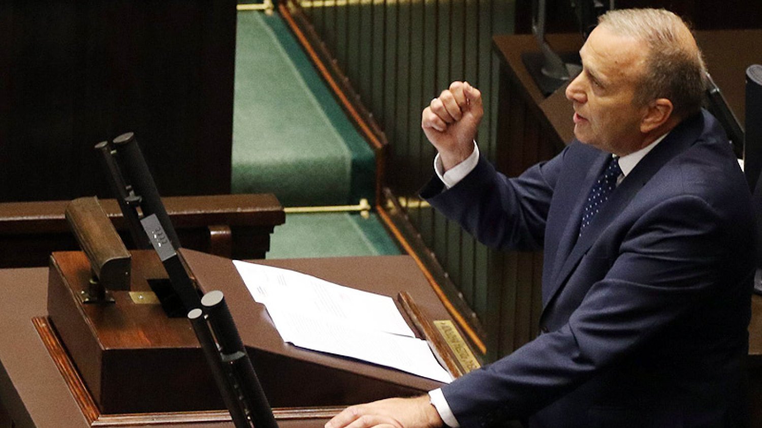 Przewodniczący PO Grzegorz Schetyna stracił nerwy po tym, co w Sejmie usłyszał od szefa MSWiA Mariusza Błaszczaka na temat nawałnic, które w sierpniu dotknęły Pomorze.