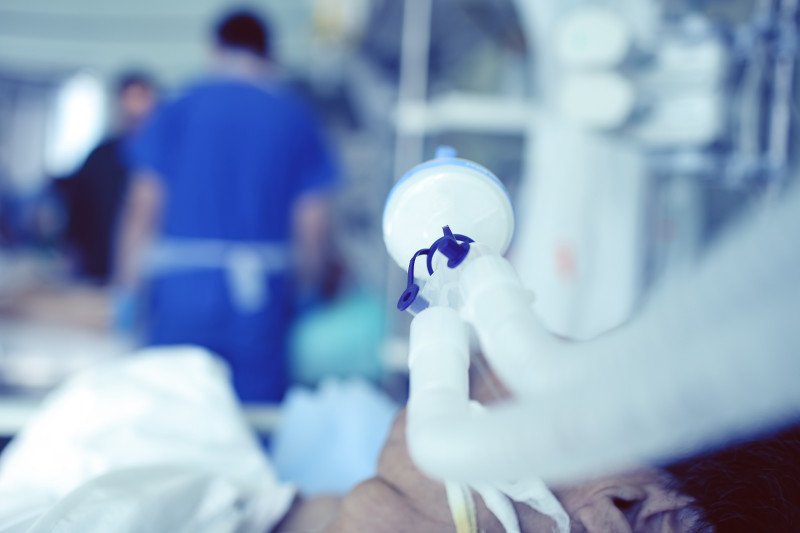 Respirator domowy różni się od tego, który jest w szpitalu, choć jest w stanie pomóc wielu pacjentom, którzy potrzebują takiej terapii. Jednak nie może to być urządzenie przyniesione zwyczajnie z domu.