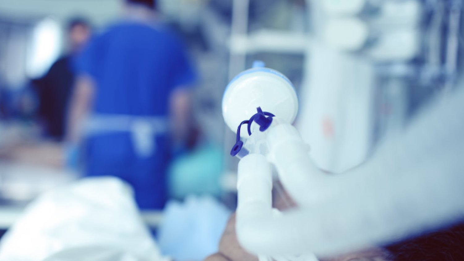 Respirator domowy różni się od tego, który jest w szpitalu, choć jest w stanie pomóc wielu pacjentom, którzy potrzebują takiej terapii. Jednak nie może to być urządzenie przyniesione zwyczajnie z domu.