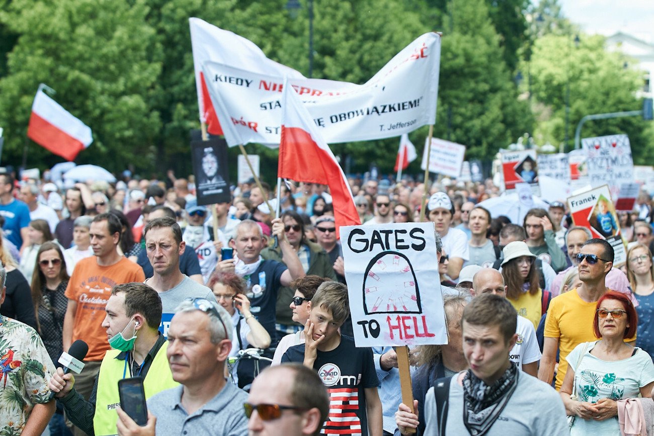 Antyszczepionkowcy zaatakowali słownie dziennikarza Wirtualnej Polski Patryka Michalskiego. (zdjęcie ilustracyjne)