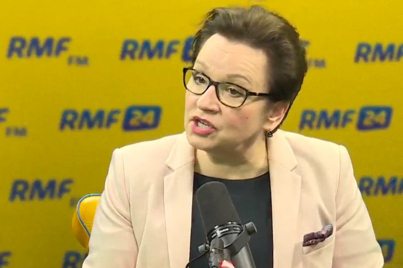 "Uwaga, uwaga: 11 400!" – ogłosiła na antenie RMF FM Anna Zalewska. Tyle, zdaniem szefowej MEN, przybyło etatów w szkołach w wyniku jej reformy edukacji.