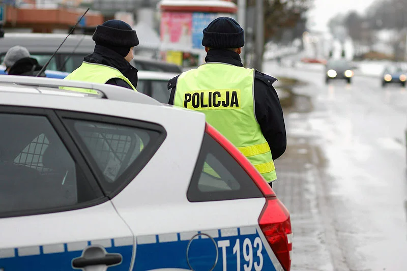 Policjanci z Poznania, którzy śmiertelnie ranili 19-latka w 2004 roku nie będą za to karani.