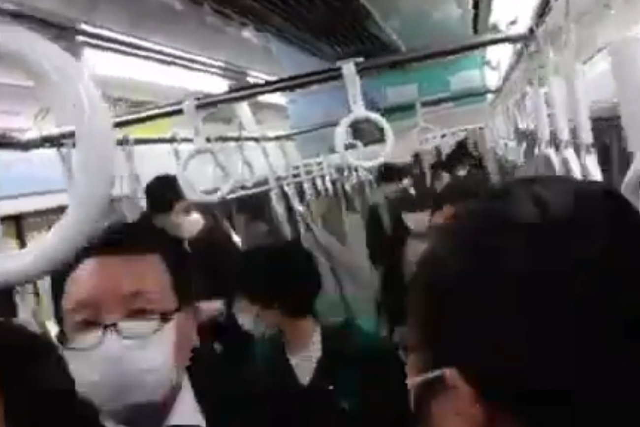 Nożownik w stroju Jokera ranił 15 osób w Tokio.