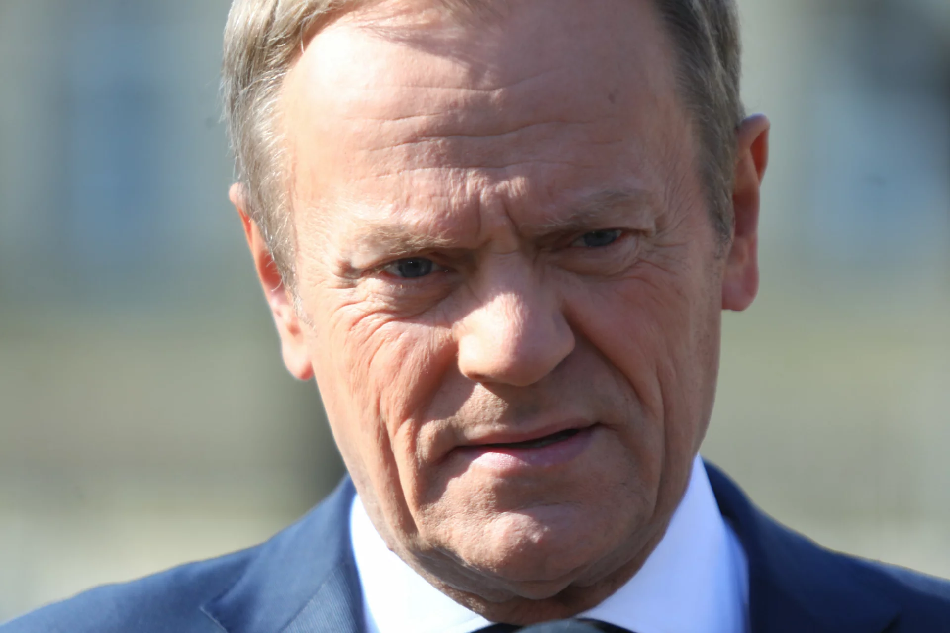Tusk "postanowił zrobić wyjątek" i zareklamował na Twitterze książki.