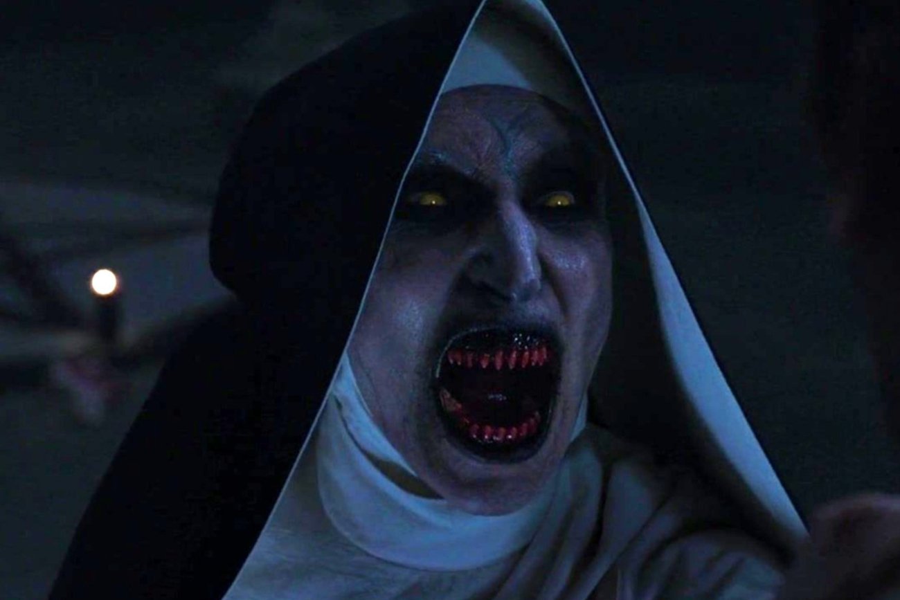 Bonnie Aarons grająca "Zakonnicę" pozywa studio Warner Bros.