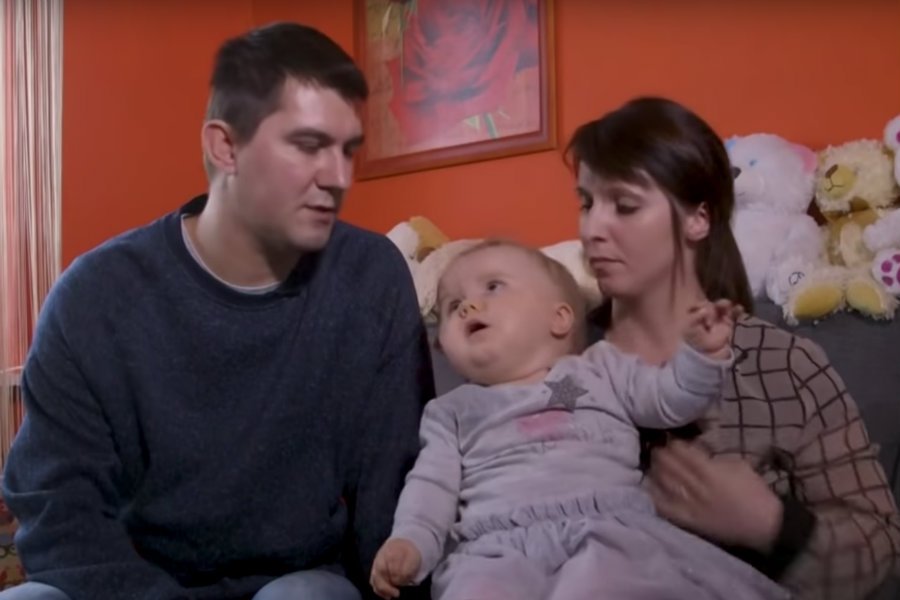 Małgosia cierpi jako jedno z około 10 dzieci na chorobę Canvana, która polega na obumieraniu mózgu.