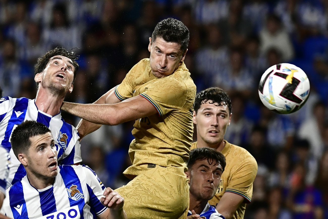 Robert Lewandowski w niedzielnym meczu z Realem Sociedad zdobył dwa gole. Asystę ostatecznie mu odebrano.