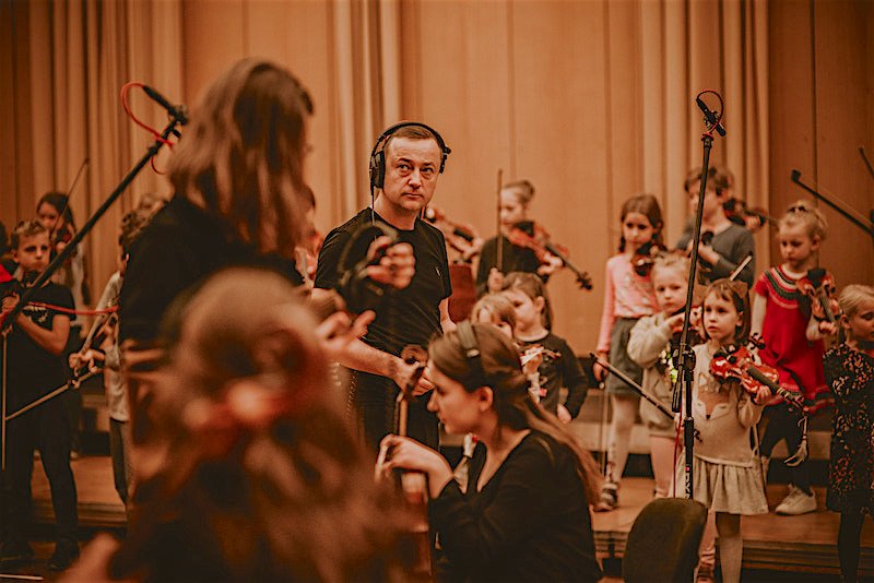 Czesław Mozil w studiu Polskiego Radia