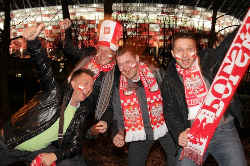 Tysiące Polaków przyszły kibicować biało-czerwonym