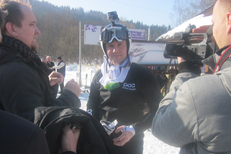 Nieswój Andrzej Duda wśród swoich na nartach. Wypadek posła Kwiatkowskiego