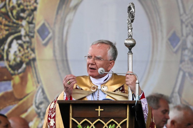 Abp Marek Jędraszewski w rocznicę wybuchu Powstania Warszawskiego mówił o "tęczowej zarazie".