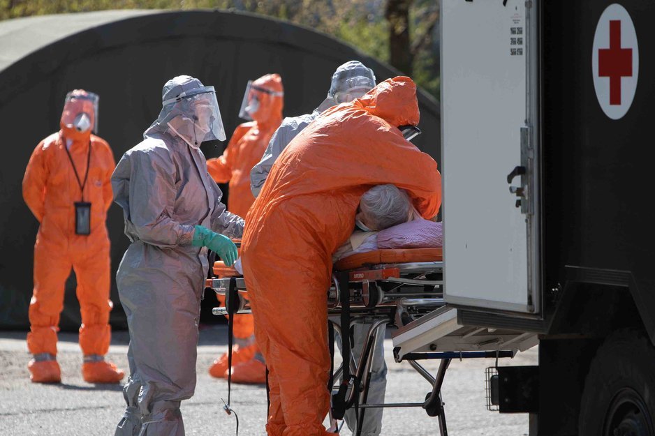 Koronawirus na świecie zimą może zabijać nawet 30 tys. osób dziennie.