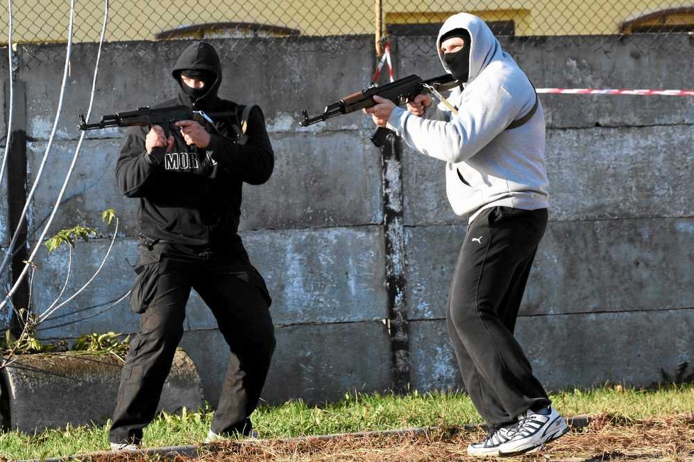 Antyterroryści w trakcie ćwiczeń.