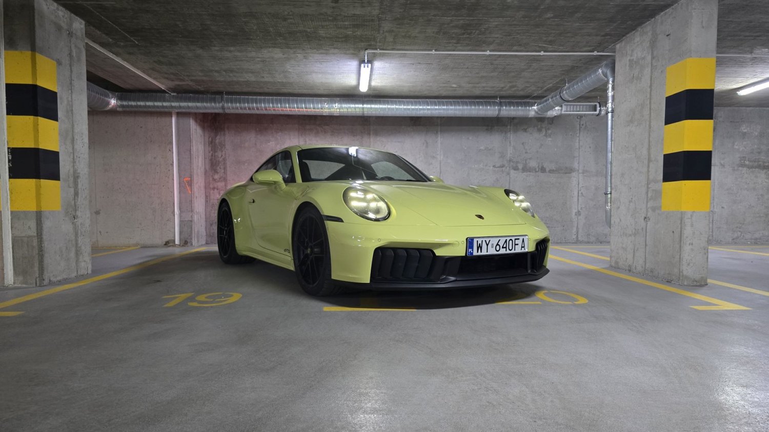 Porsche 911 Carrera 4 GTS Porsche 911 Carrera 4 GTS