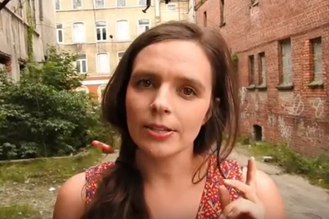 Blogerka Klaudia Jachira wróciła do fabryki, którą Beata Szydło pokazywała jako dowód na to, że Polska jest w ruinie.