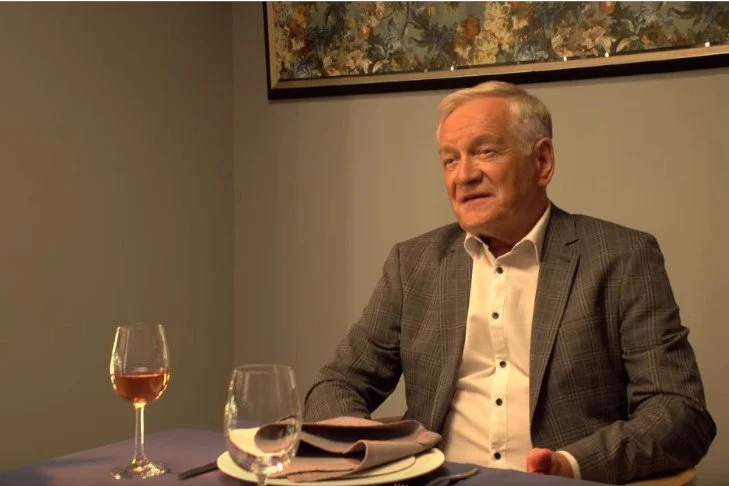 "Solid Gold" wraca do konkursu głównego Festiwalu Filmów Fabularnych w Gdyni. Producent musi zwrócić 2,5 mln złotych TVP, które wypowiedziało w czwartek umowę.