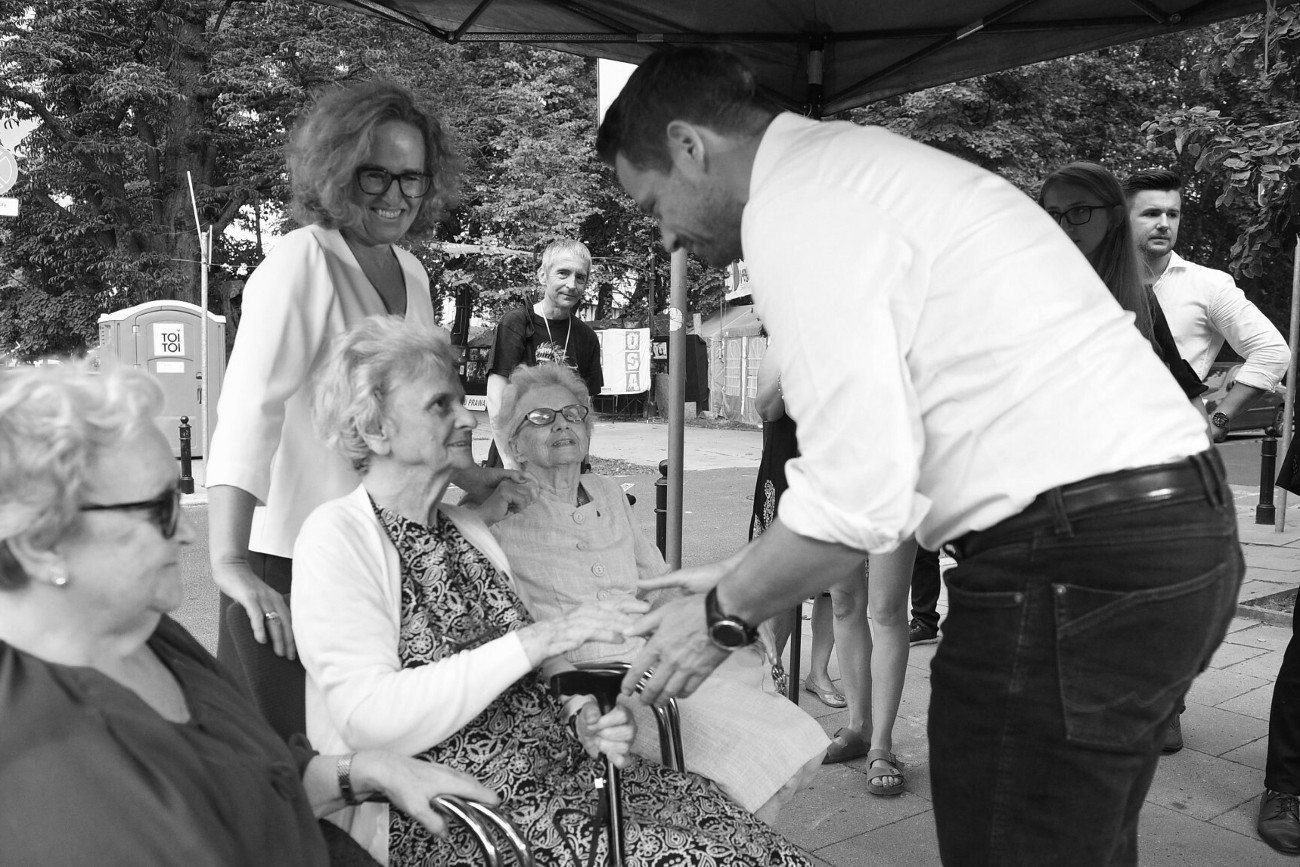 Anna Jakubowska ps. Paulinka i Rafał Trzaskowski na zdjęciu z 2018 r., gdy prezydent Warszawy i uczestniczki Powstania Warszawskiego wspólnie apelowali o delegalizację ONR.