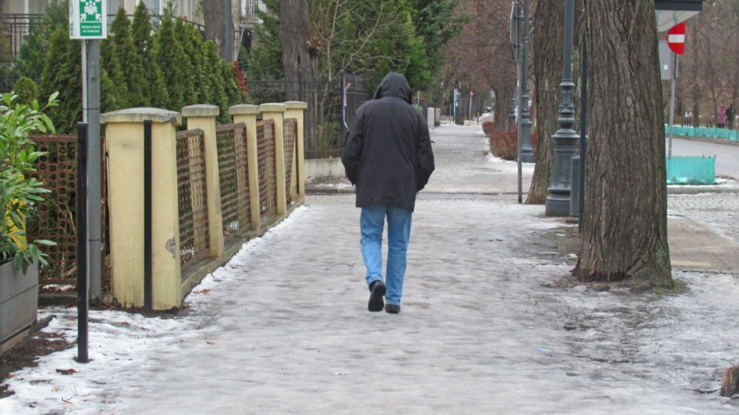 W piątek 29 listopada w Polsce będzie deszczowo. IMGW wydało też dwa alerty
