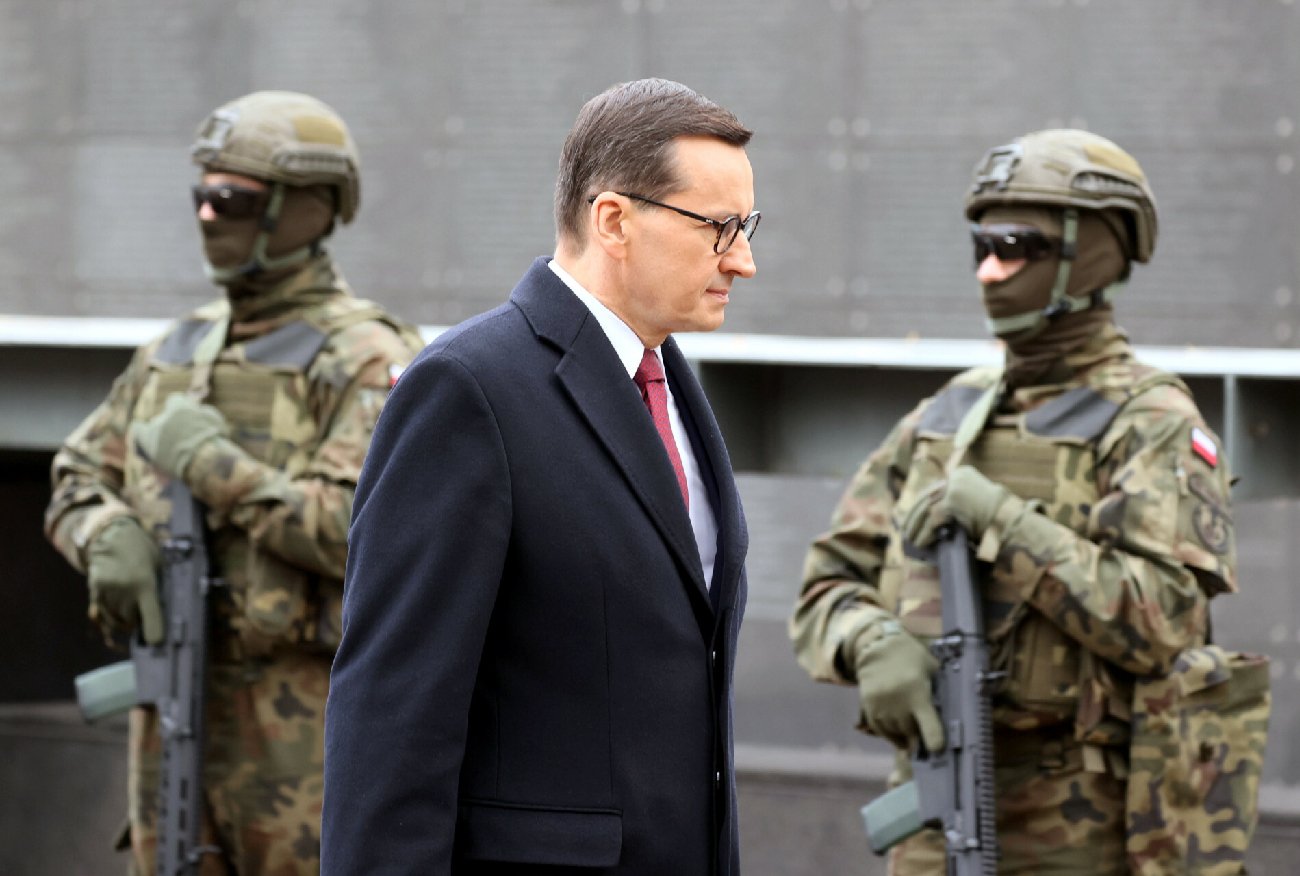 Morawiecki ogłasza alarm Bravo i Charlie - CPR. Służby postawiono w stan gotowości.