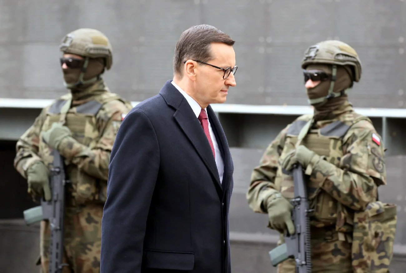 Morawiecki ogłasza alarm Bravo i Charlie - CPR. Służby postawiono w stan gotowości.