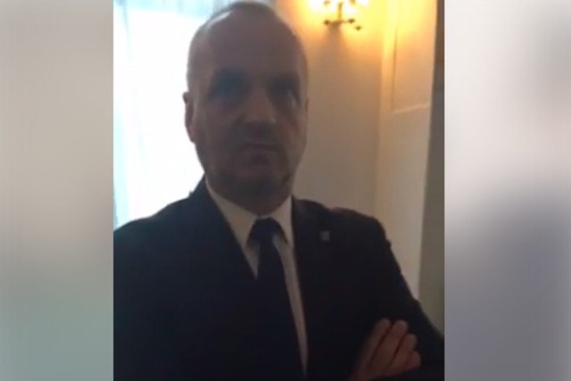 Ochroniarz Kaczyńskiego według Kancelarii Sejmu miał prawo przebywać w kuluarach. Czy na pewno?