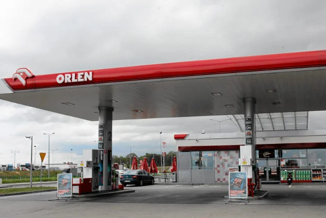 Plotka niesie, że na stacjach Orlenu nie da się kupić "Gazety Wyborczej". Sprawdziliśmy, jak to jest naprawdę.