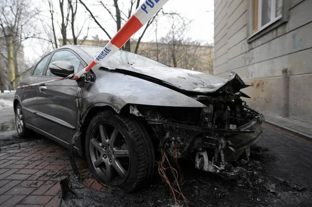 Spalony przy ul. Oleandrów samochód