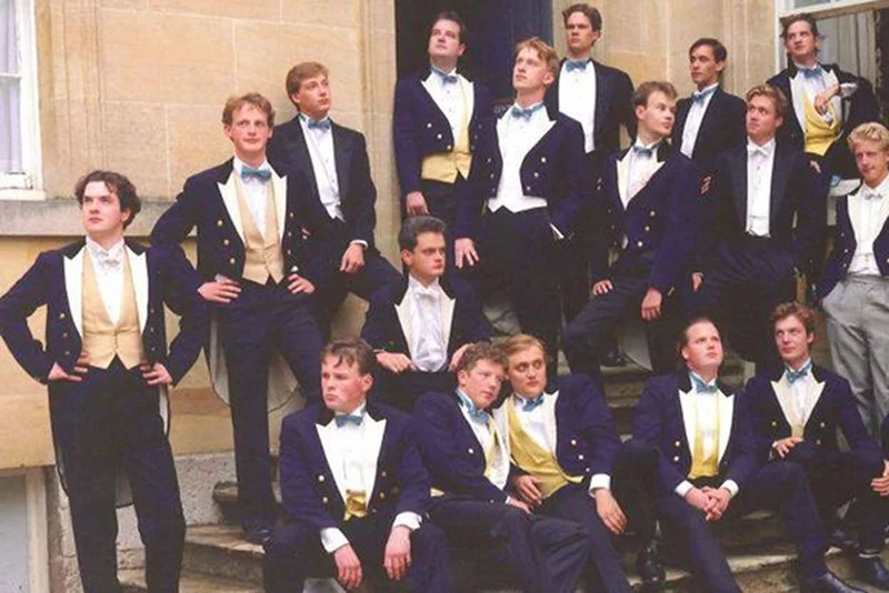 Członkowie Klubu Bullingdona circa 1992 r. Pierwszy pan z lewej to George Osborne, obecny brytyjski Kanclerz Skarbu