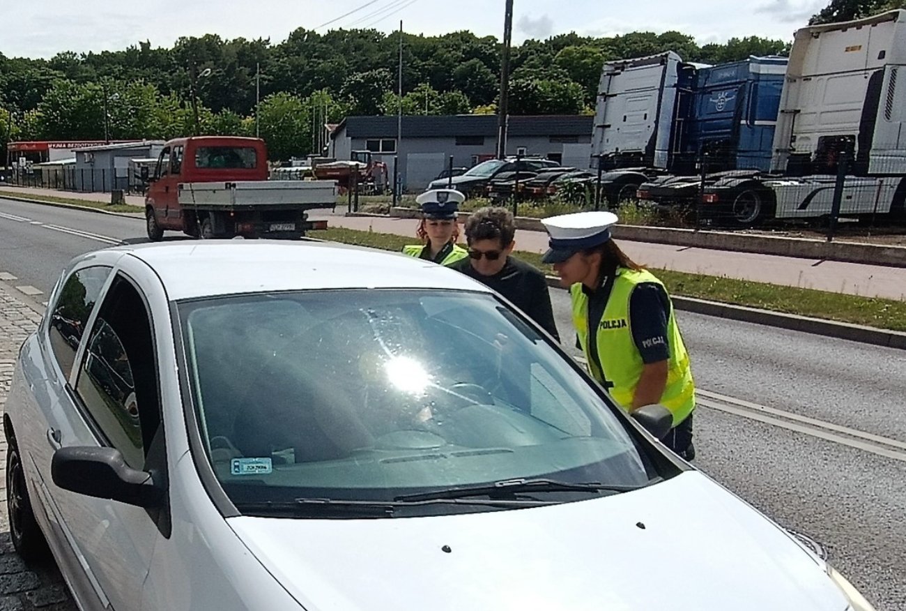 Policja zatrzyma do kontroli, a skarci ksiądz. "Czy to kółko różańcowe?".