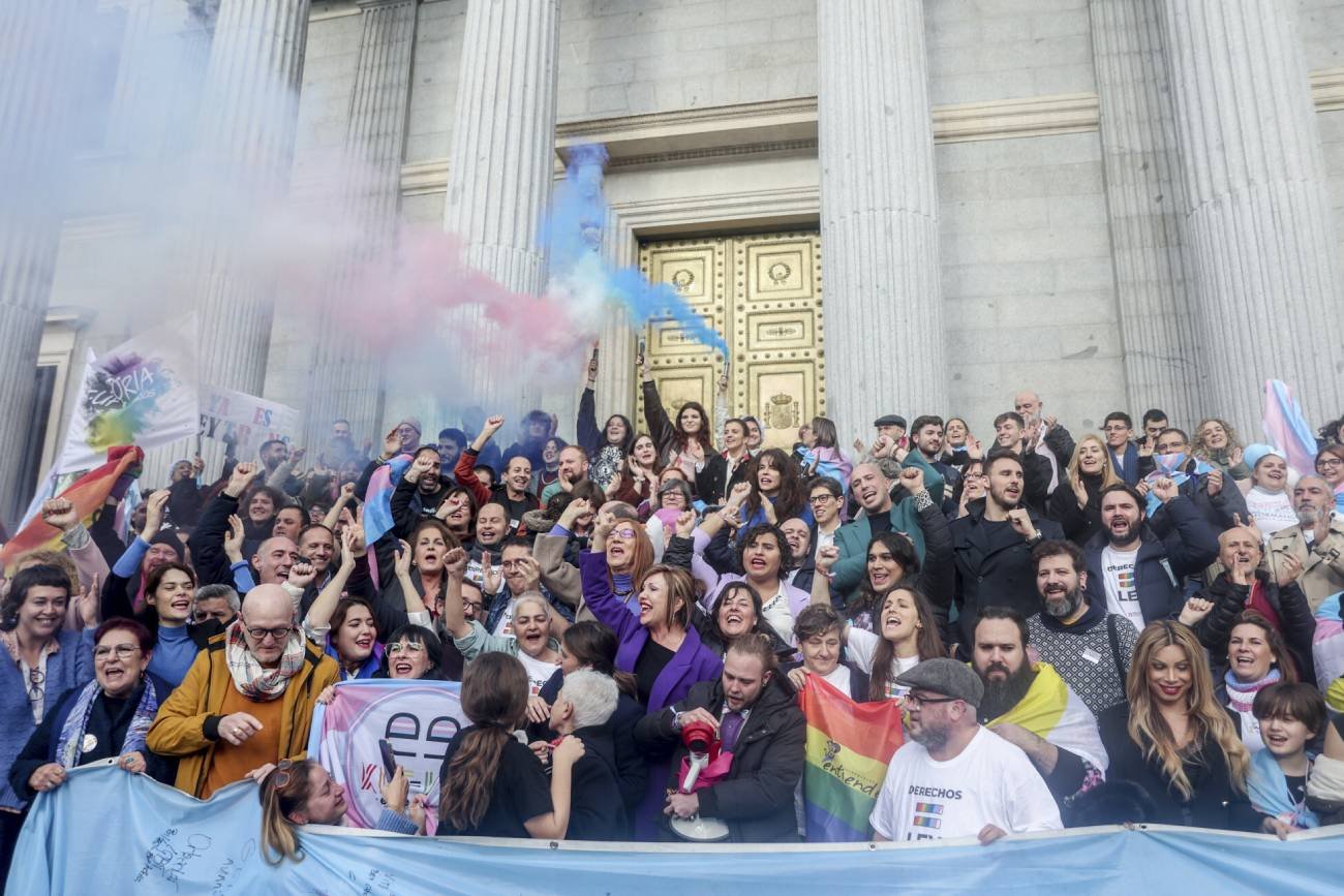 Zwolennicy ustawy o osobach transpłciowych świętują jej przyjęcie