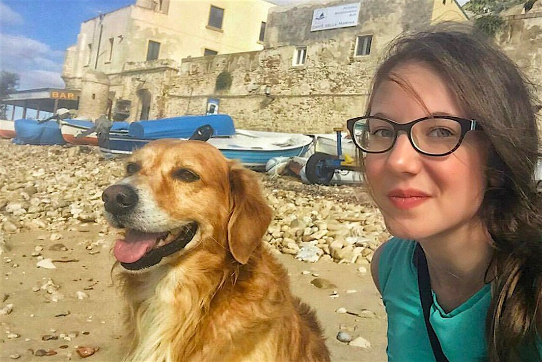 Podróżniczka Joanna Dzyr i jej nowy kumpel, poznany na włoskiej wyspie San Nicola