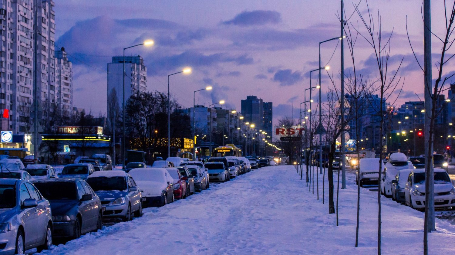 Kijów bez prądu i ogrzewania. 600 tys. osób ucieka ze stolicy Ukrainy Kijów