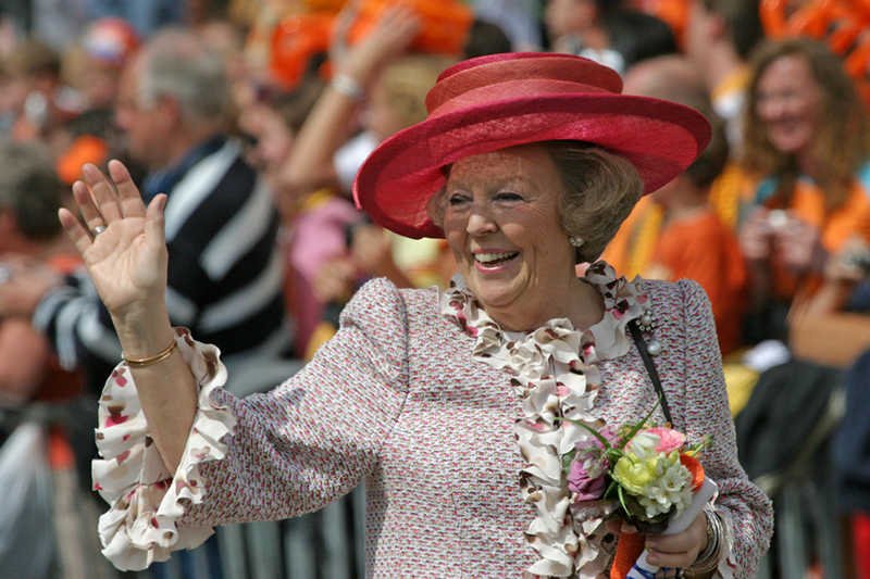 Królowa Holandii Beatrix Wilhelmina Armgard van Oranje-Nassau zrzekła się tronu na rzecz swojego najstarszego syna księcia Wilhelma-Alexandra.