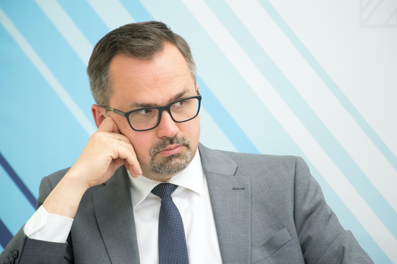 Marcin Horała próbował przeliczyć mandaty dla PiS, ale zaliczył wpadkę.