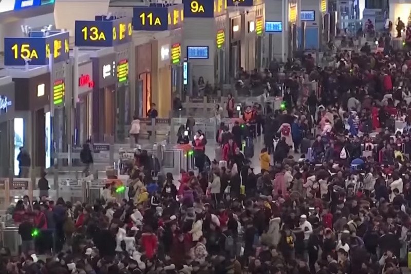 Chińskie władze podają nowy bilans koronawirusa.