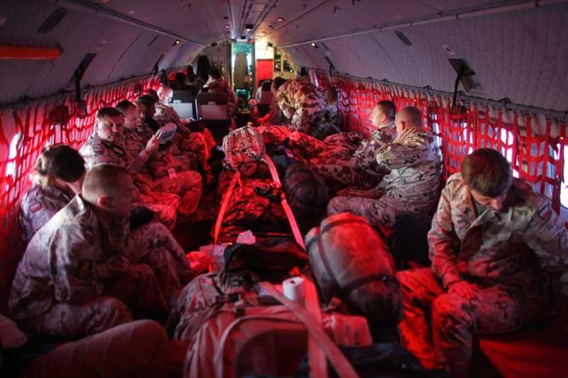 Przed wylotem na misje zagraniczne bagaże naszych żołnierzy są sprawdzane