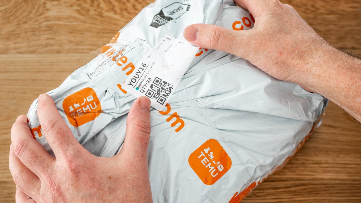 Przesyłki z Temu, Shein i AliExpress będą droższe. Wszystko przez nową opłątę 1 lipca nowa opłata na paczki z Chin. O ile będą droższe?