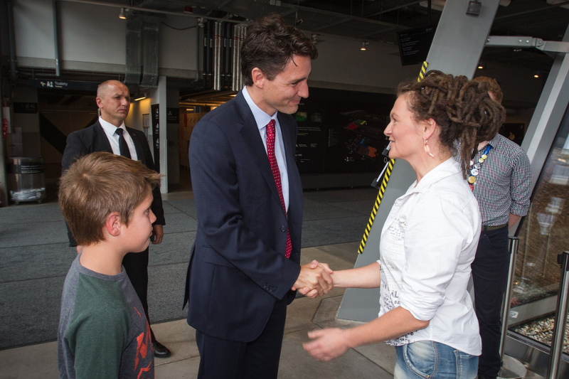 Premier Kanady przyleciał do Warszawy z synem, Xavierem.