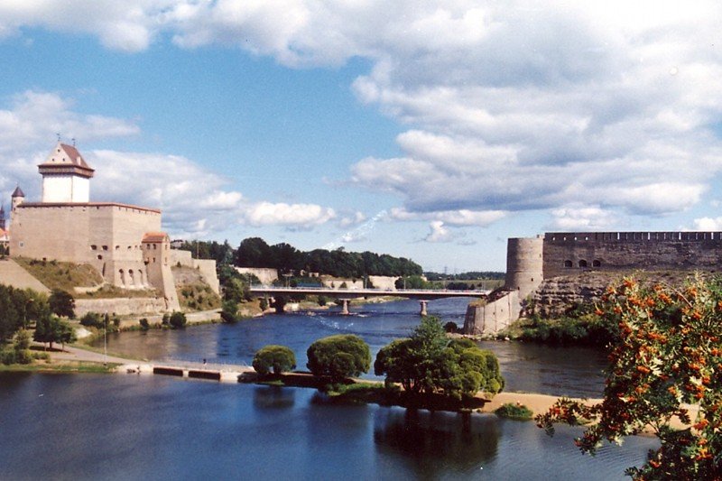 Mieszkańcy leżącego nad Narwą Iwanogorodu (prawa strona rzeki) chcą przyłączyć się do Estonii