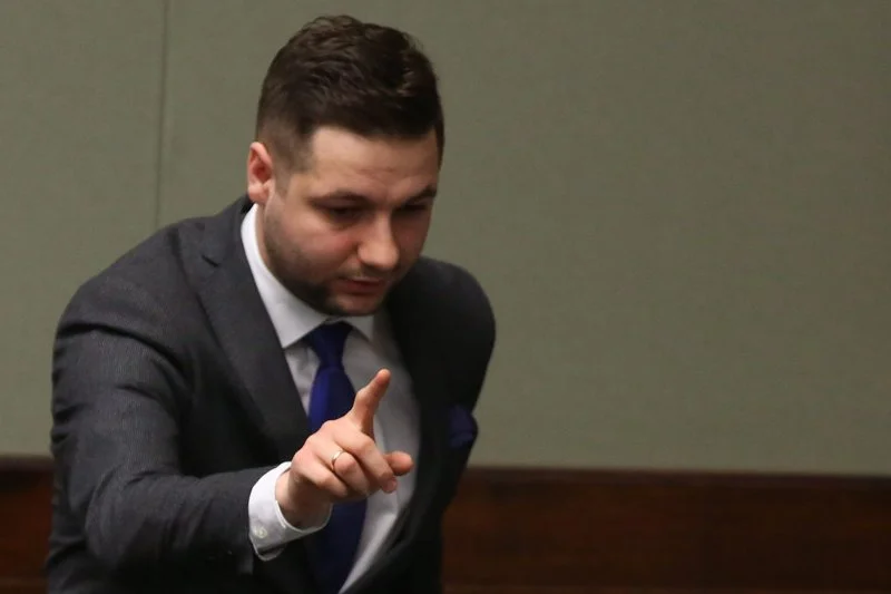 "Prace nad ustawą nie budziły kontrowersji, ale tylko do momentu aż na mównice wszedł wiceminister Jaki" – opisuje Bogdan Borusewicz.
