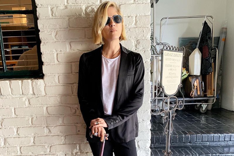 Selma Blair, u której stwierdzono stwardnienie rozsiane, pożegnała się z synem, by pójść na leczenie.