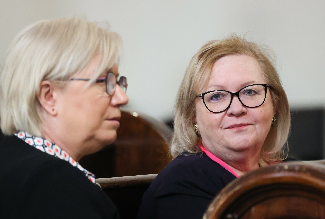 Przyłębska i Manowska vs. Nowacka. TK zawiesza rozporządzenie MEN.