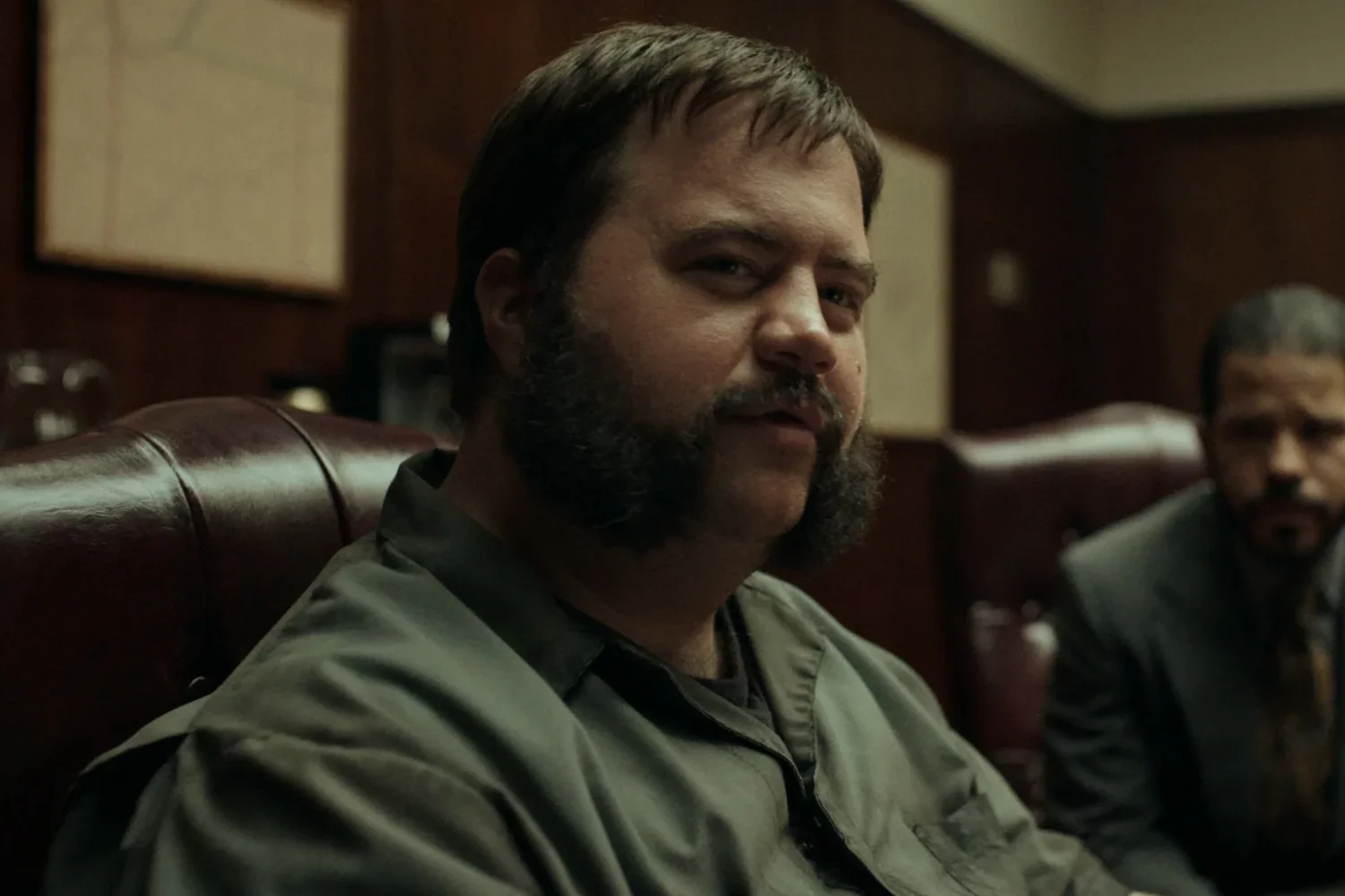 Paul Walter Hauser jako Larry Hall w serialu "Czarny ptak"