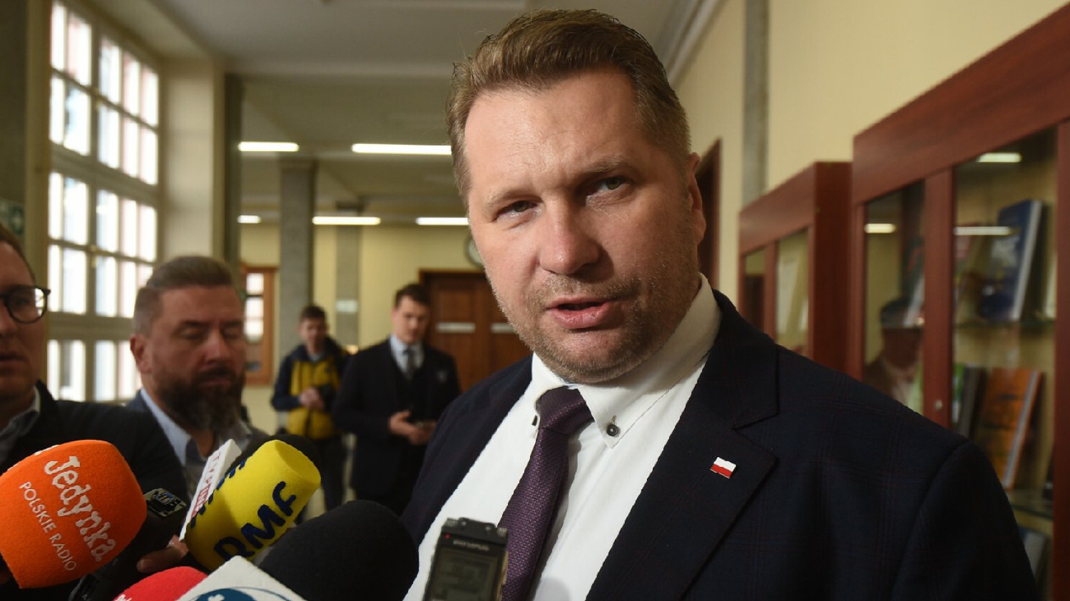 Edukacja zdalna na zimę? Przemysław Czarnek już grozi konsekwencjami