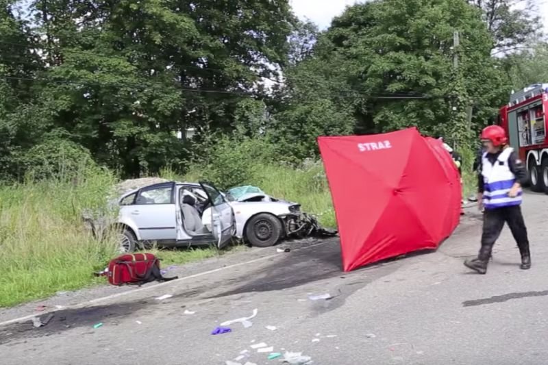 W wypadku pod Nowym Sączem zginęło małżeństwo i ich 7-letni syn.