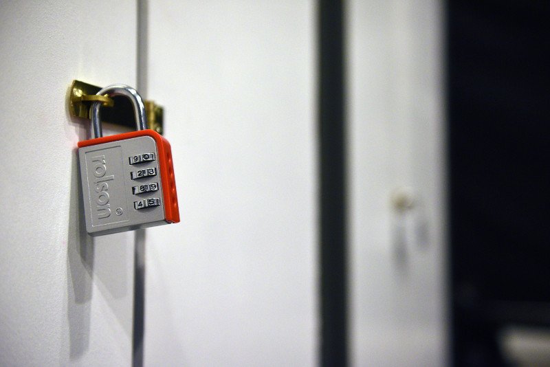 Zamknięci w escape room przez pomyłkę zadzwonili na prawdziwy numer alarmowy. Postawili na nogi warszawską policję.