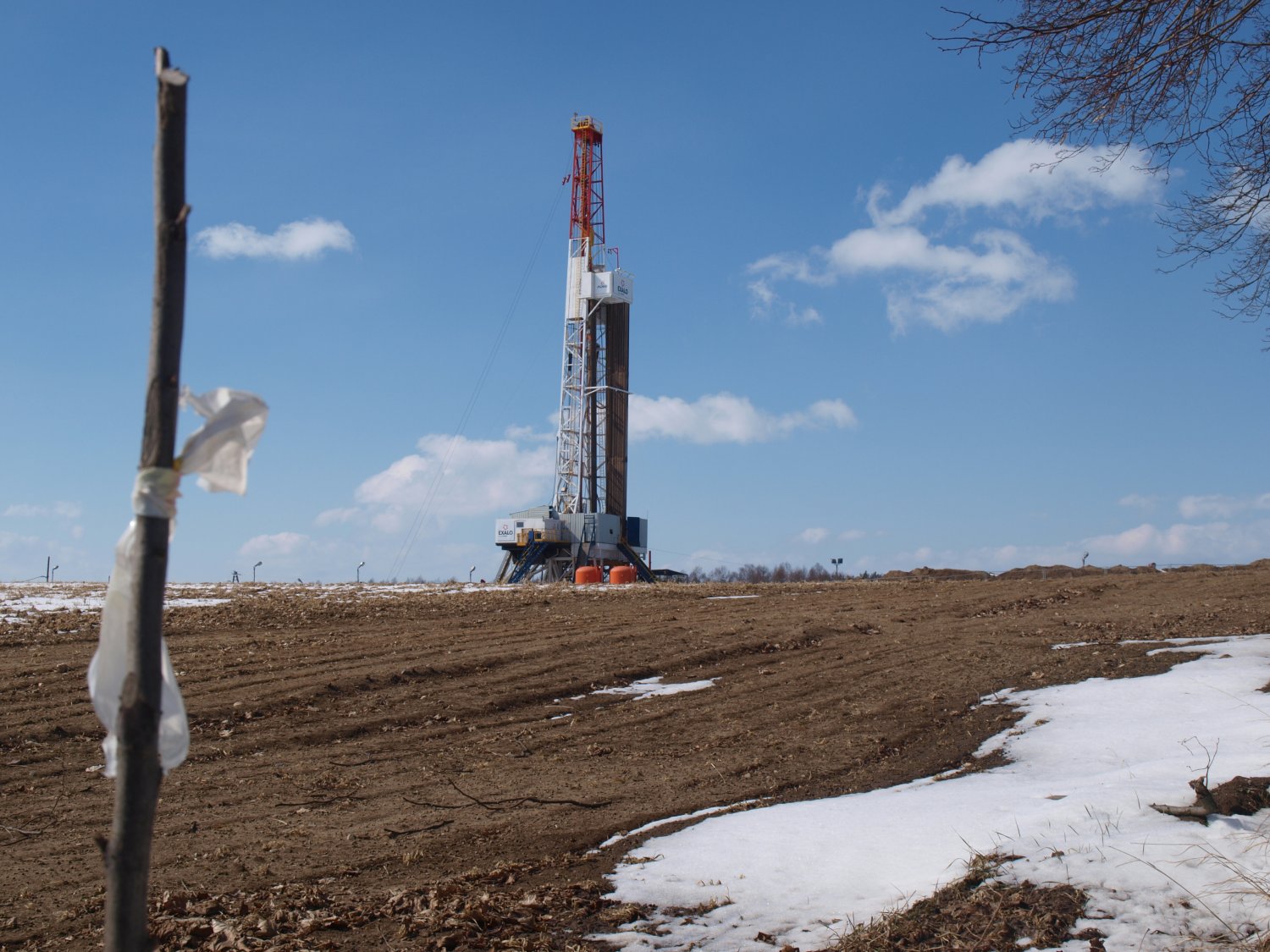 W Wysinie koło Skarszew na Pomorzu PGNiG w ramach "poszukiwań gazu łupkowego" przewierciło Główny Zbiornik Wód Podziemnych zaopatrujący w wodę pitną cztery gminy